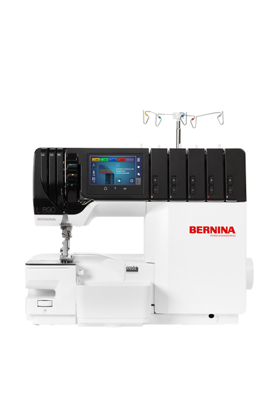 BERNINA L 890 Overlock/Coverstitch-Combo in gerader Frontansicht, freigestellt ohne Bodenschatten