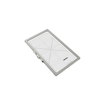 BERNINA Mittlerer Magnet-Stickrahmen – 16,5 × 26,5 cm auf weißem Hintergrund