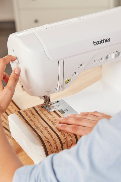 Brother Innov-is F400 - Bedienung Einfädler