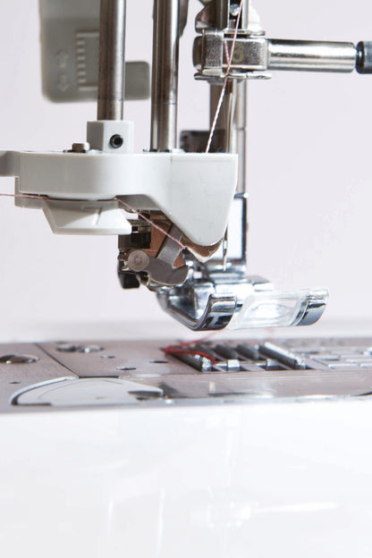 Brother Innov-is NV1300 - Detailansicht Einfädler