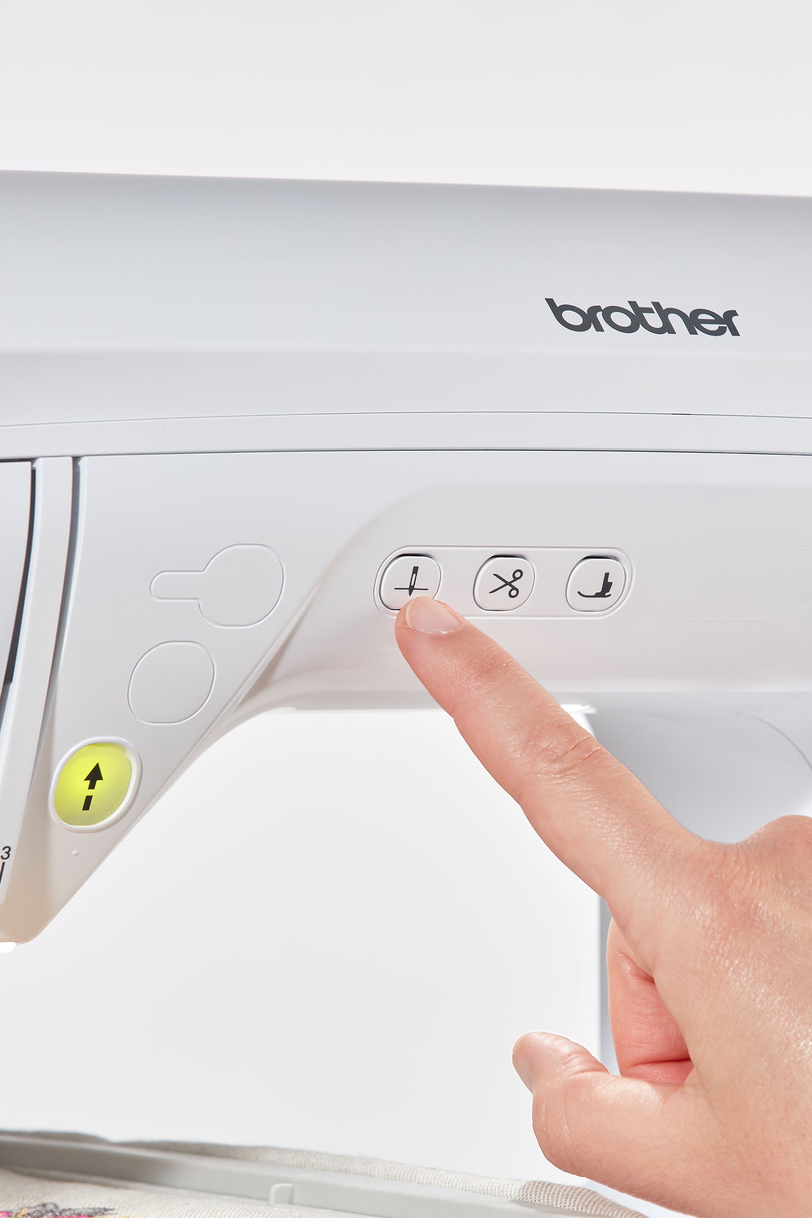 Brother Innov-is NV880E Nadeln heben und senken per Knopfdruck