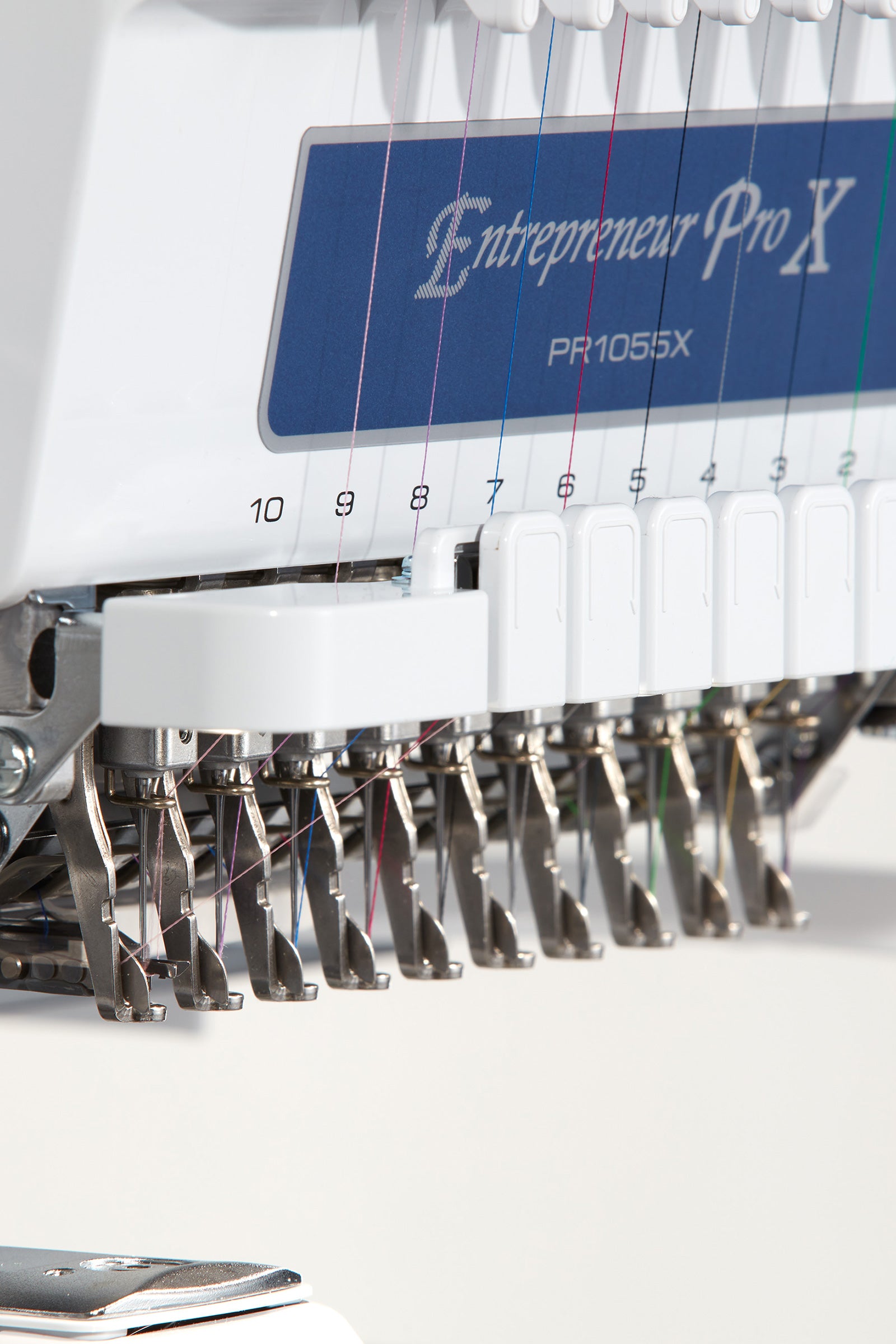 Brother PR1055X - Detailansicht Garnführung und Nadeln
