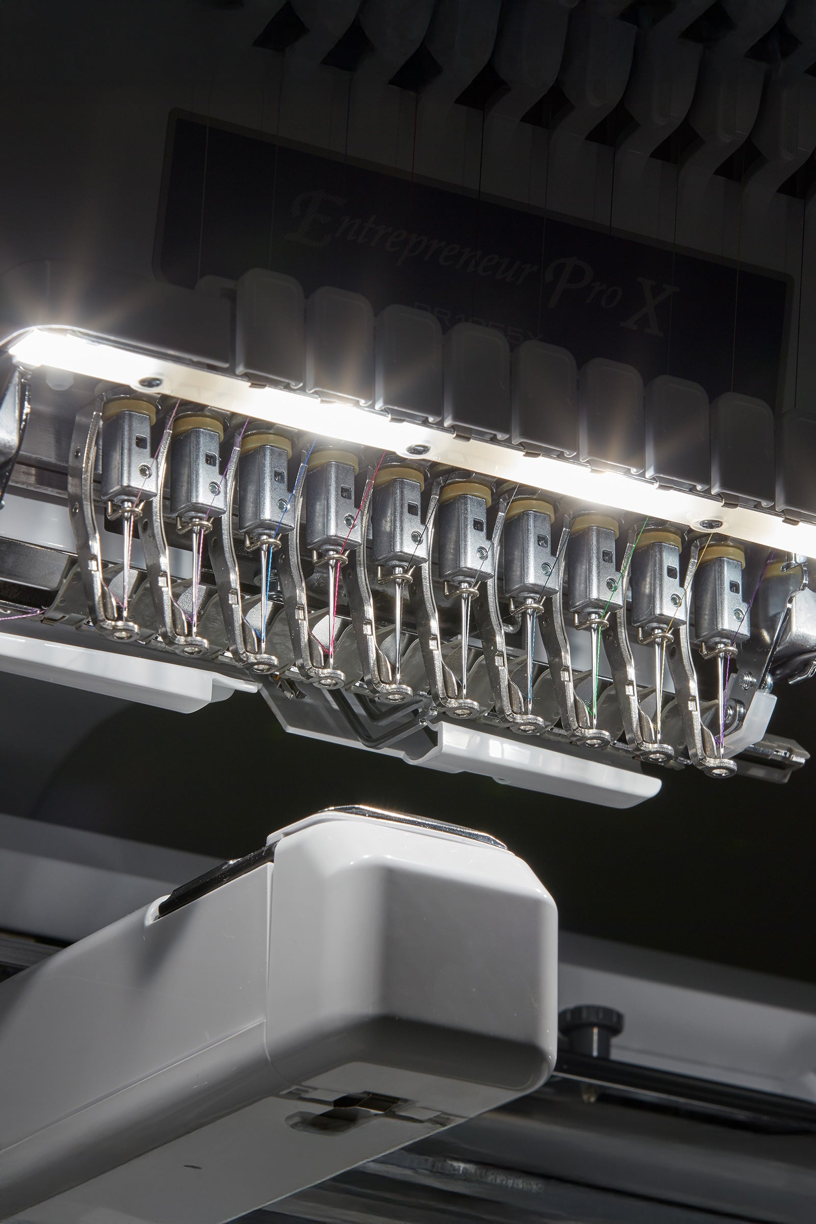 Brother PR1055X - Detailansicht Nadelaufnahme und LED-Licht