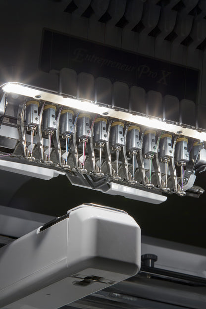 Brother PR1055X - Detailansicht Nadelaufnahme und LED-Licht
