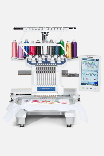 Brother PR1055X - Frontansicht mit Stickerei
