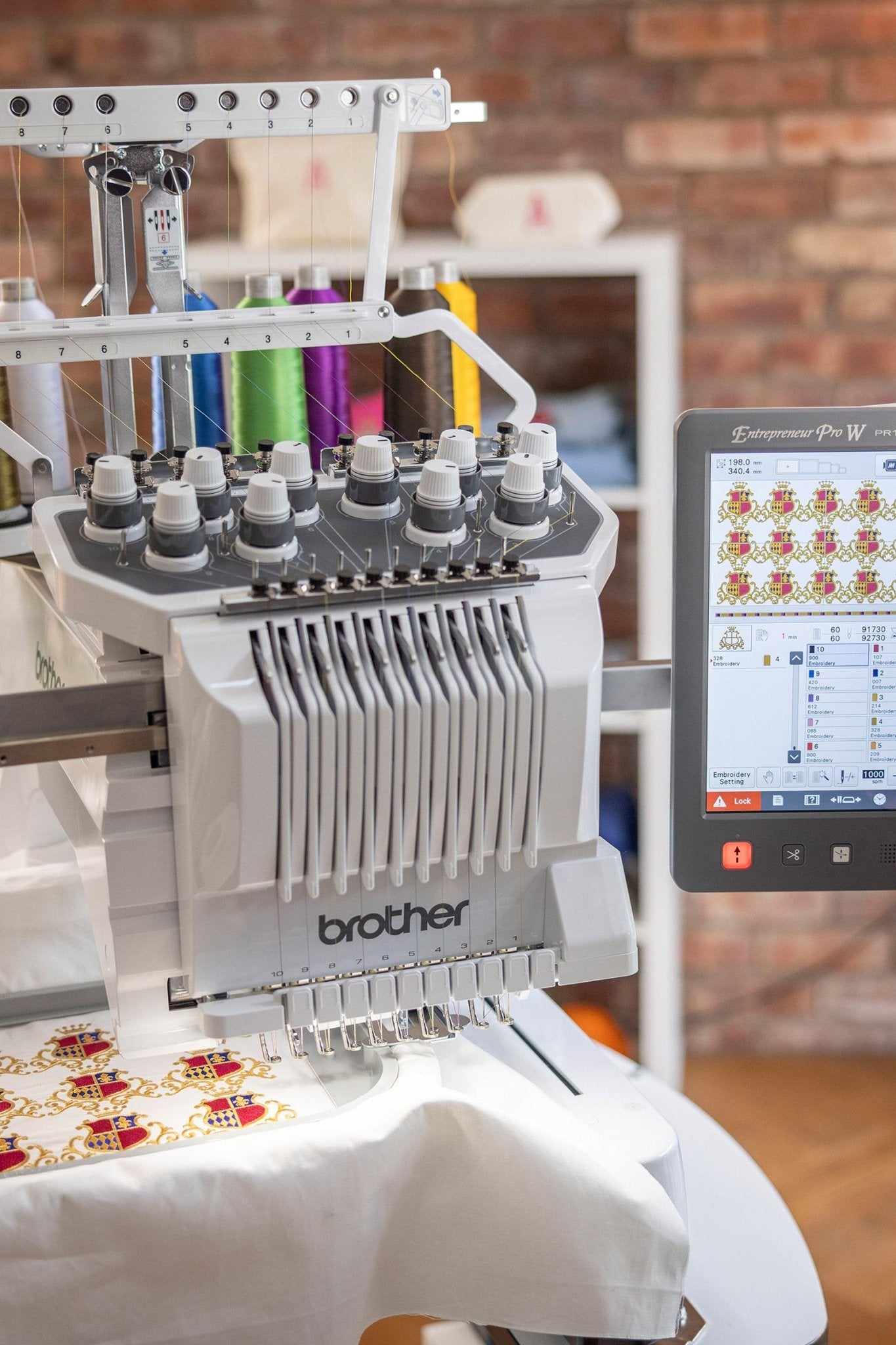 Brother PR1060W 10-Nadel-Stickmaschine - Make ma!