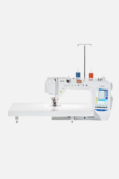 Brother Innov-is VQ4 - Frontansicht mit Garnrollenhalter