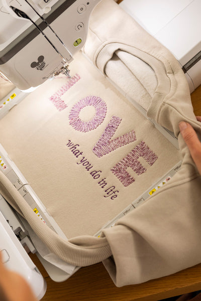 Brother Innov-is Stellaire XE2 Stickerei Pullover