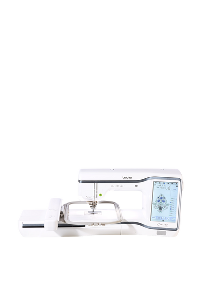 Brother Celeste Innov-is CX1E Stickmaschine in gerader Frontansicht ohne Bodenschatten