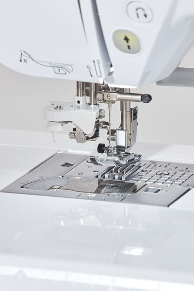 Automatischer Nadeleinfädler der Brother Innov-is NV2700 im Detail