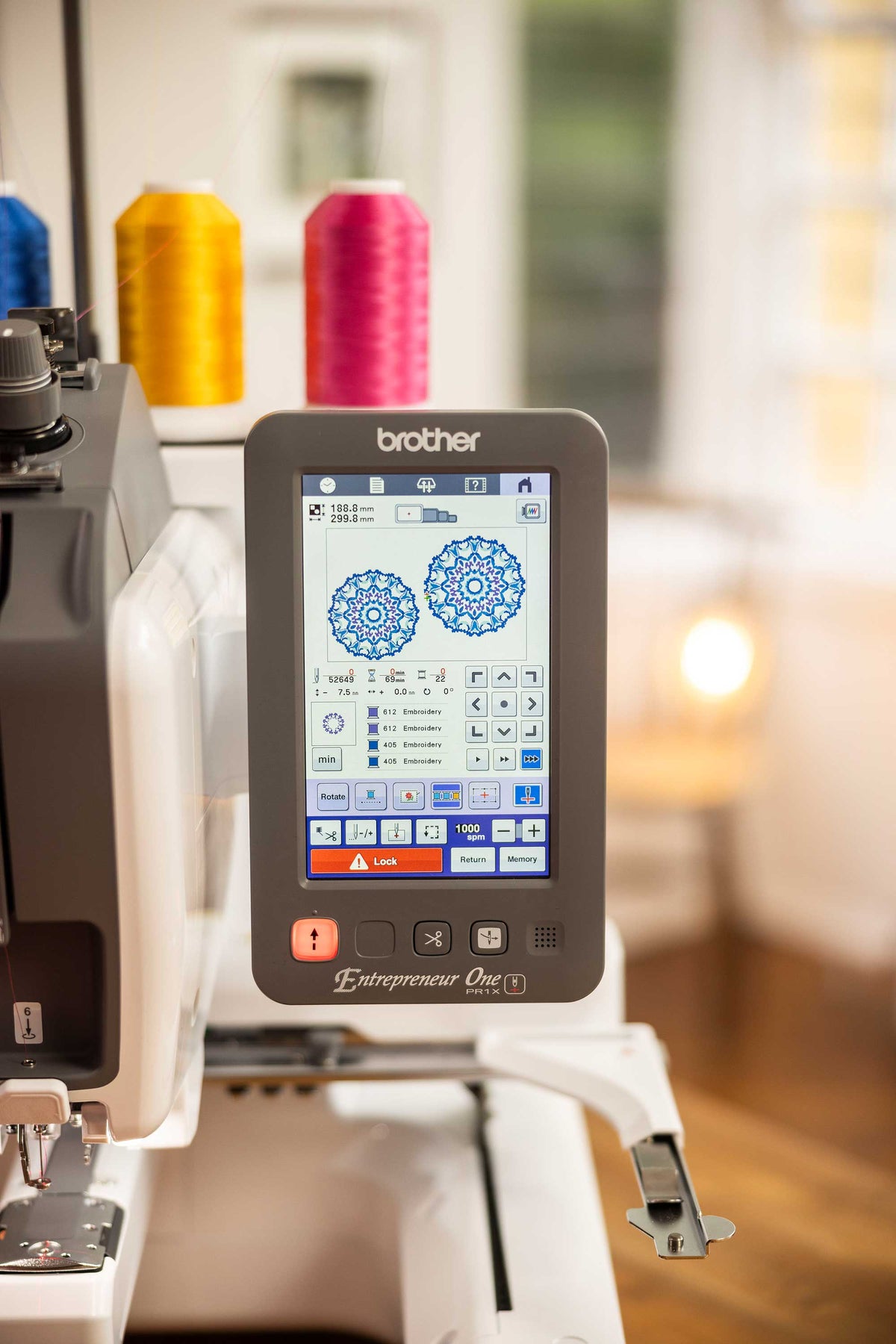 Farbiger 7-Zoll-Touchscreen der Brother PR1X