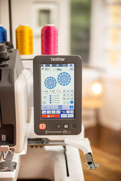 Farbiger 7-Zoll-Touchscreen der Brother PR1X