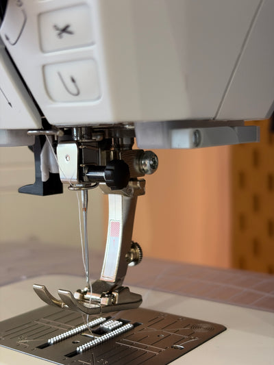 Vis de porte-aiguille BERNINA, entre autres pour B 475 QE, B 570 QE et B 590