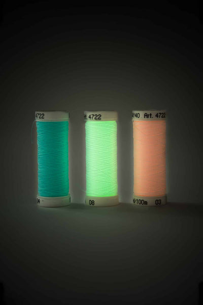 Fluoreszierendes Leuchtgarn zum Sticken
