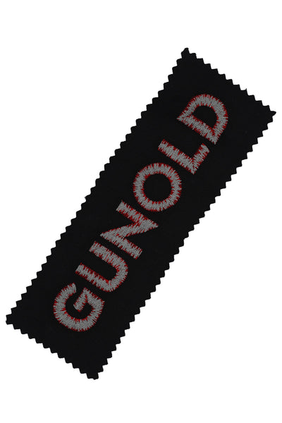 Stickbeispiel mit reflektierendem GUNOLD REFLECTIVE 30 Garn auf schwarzem Stoff