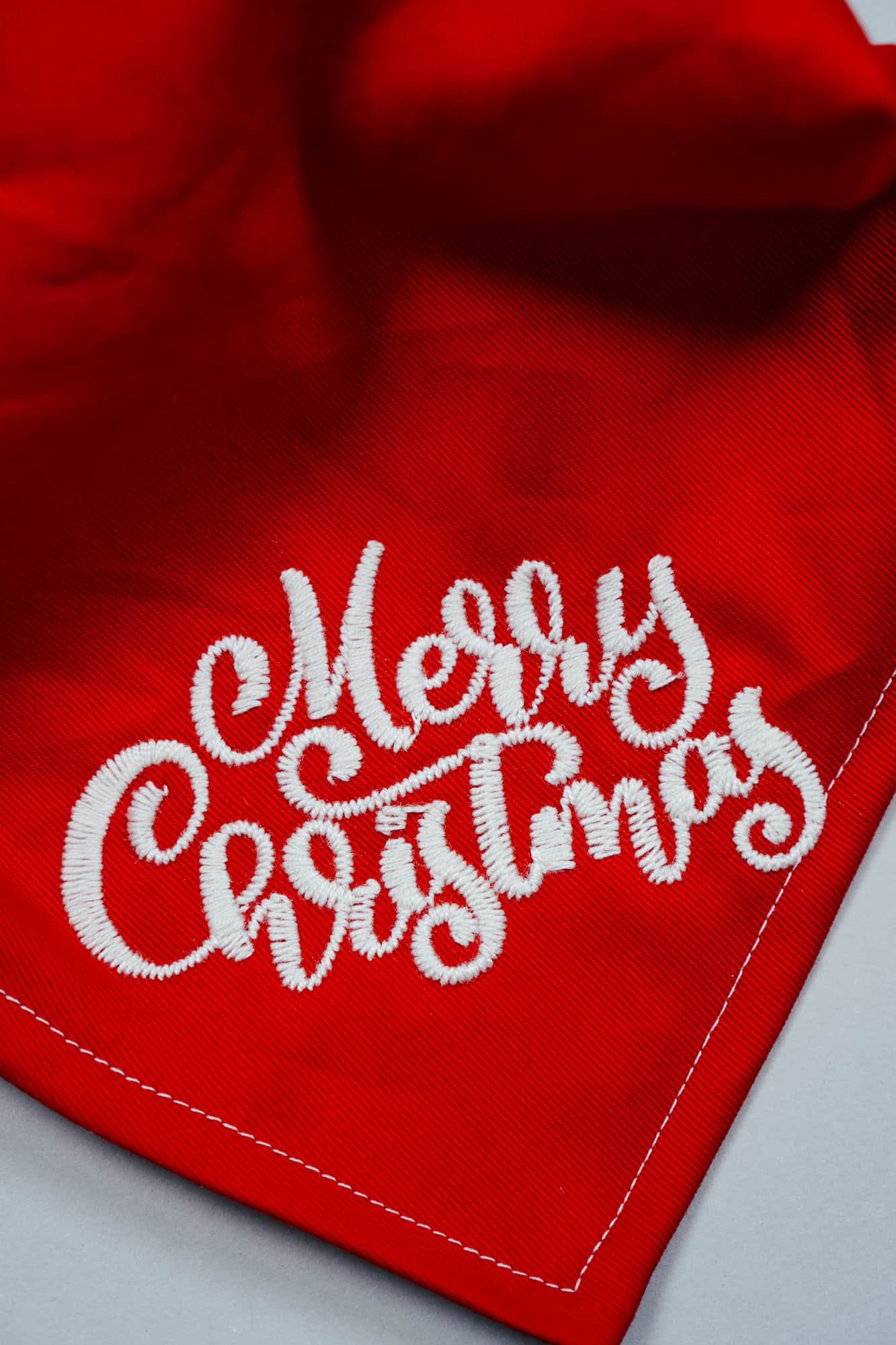 Stickdatei »Merry Christmas« auf Halstuch