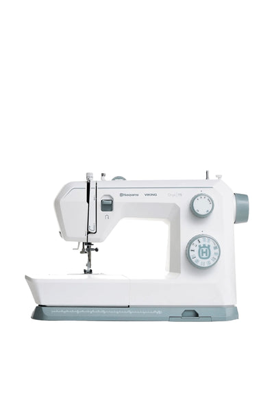 Husqvarna VIKING Onyx 15 symaskine set lige forfra, fri af omgivelser og uden skygge fra underlaget