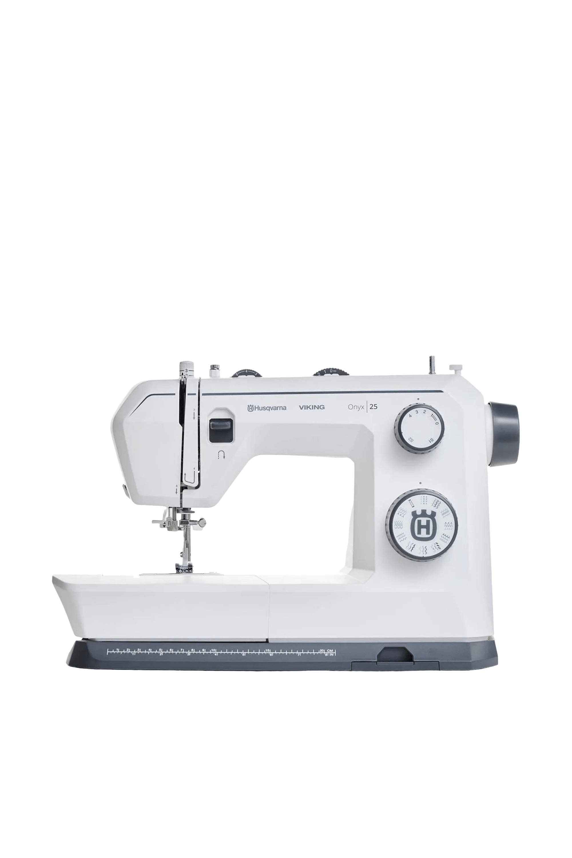 Husqvarna VIKING Onyx 25 Nähmaschine in gerader Frontansicht, freigestellt ohne Bodenschatten