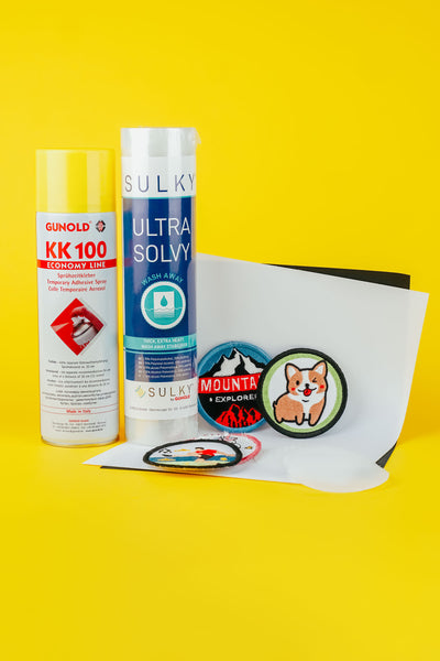 Klätsch-Set bestehend aus: 1x Sprühzeitkleber, 1x Ultra Solvy, 2x Patchbasis, 3x Klätsch, 4x Stickmotive