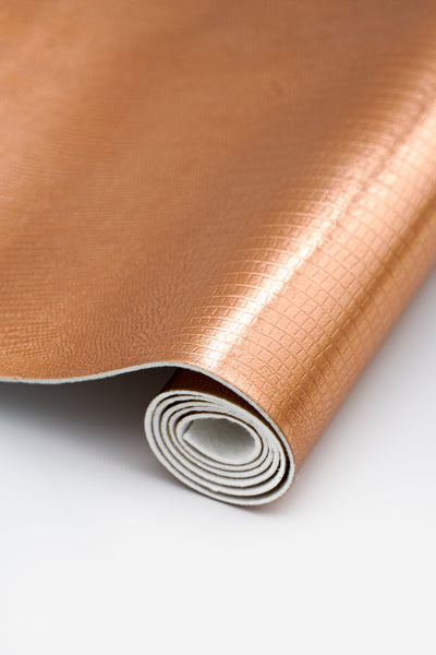 Kunstleder-Zuschnitt in glänzendem Kupfer