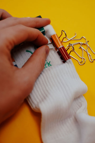 Befestigung der Socken im Sockenrahmen