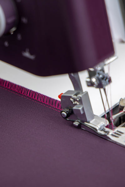 Stoffkanten sauber vernähen mit der PFAFF admire air 7000 Overlock