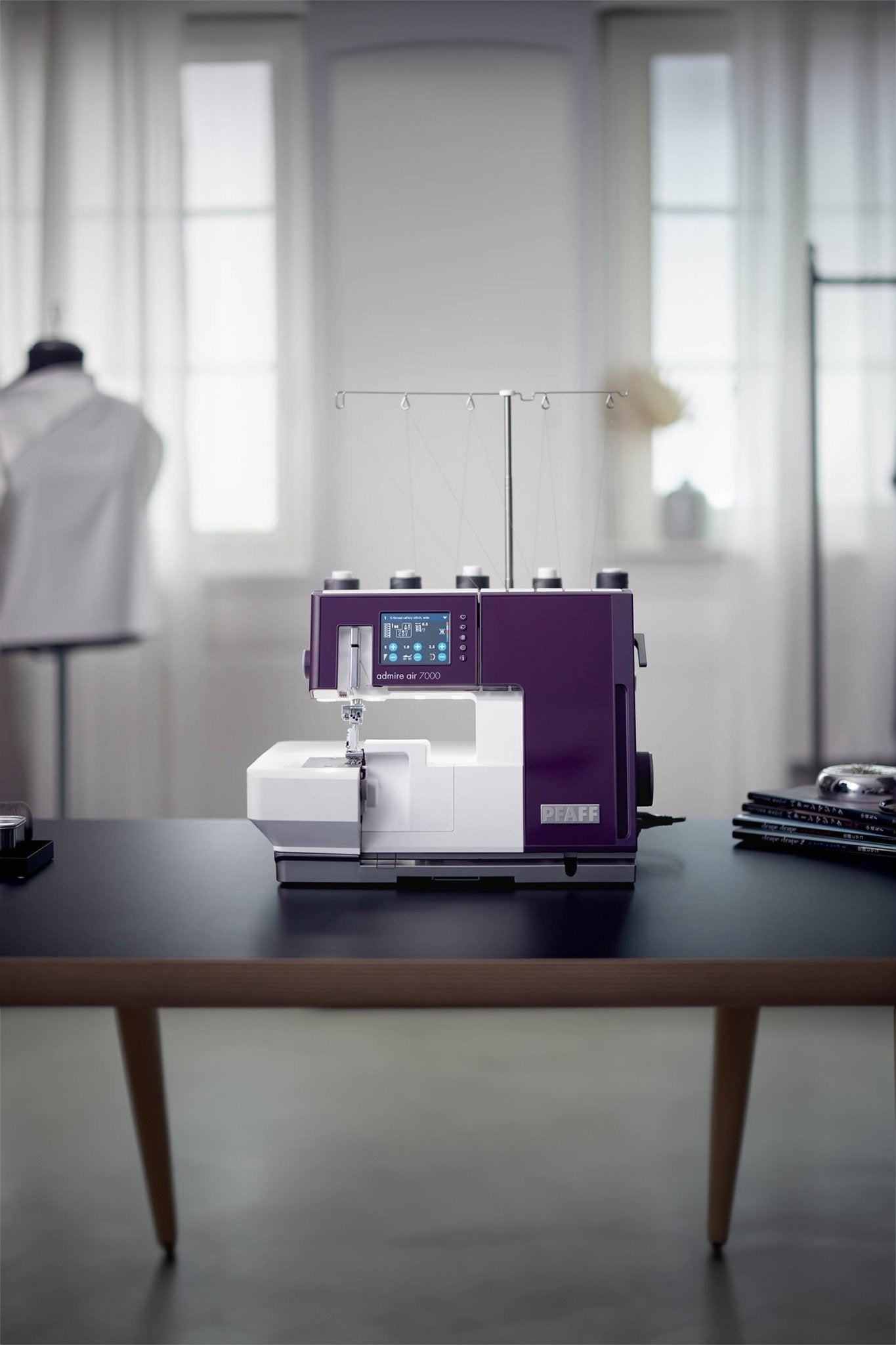 PFAFF admire air 7000 Overlock & Coverlock - Make ma!