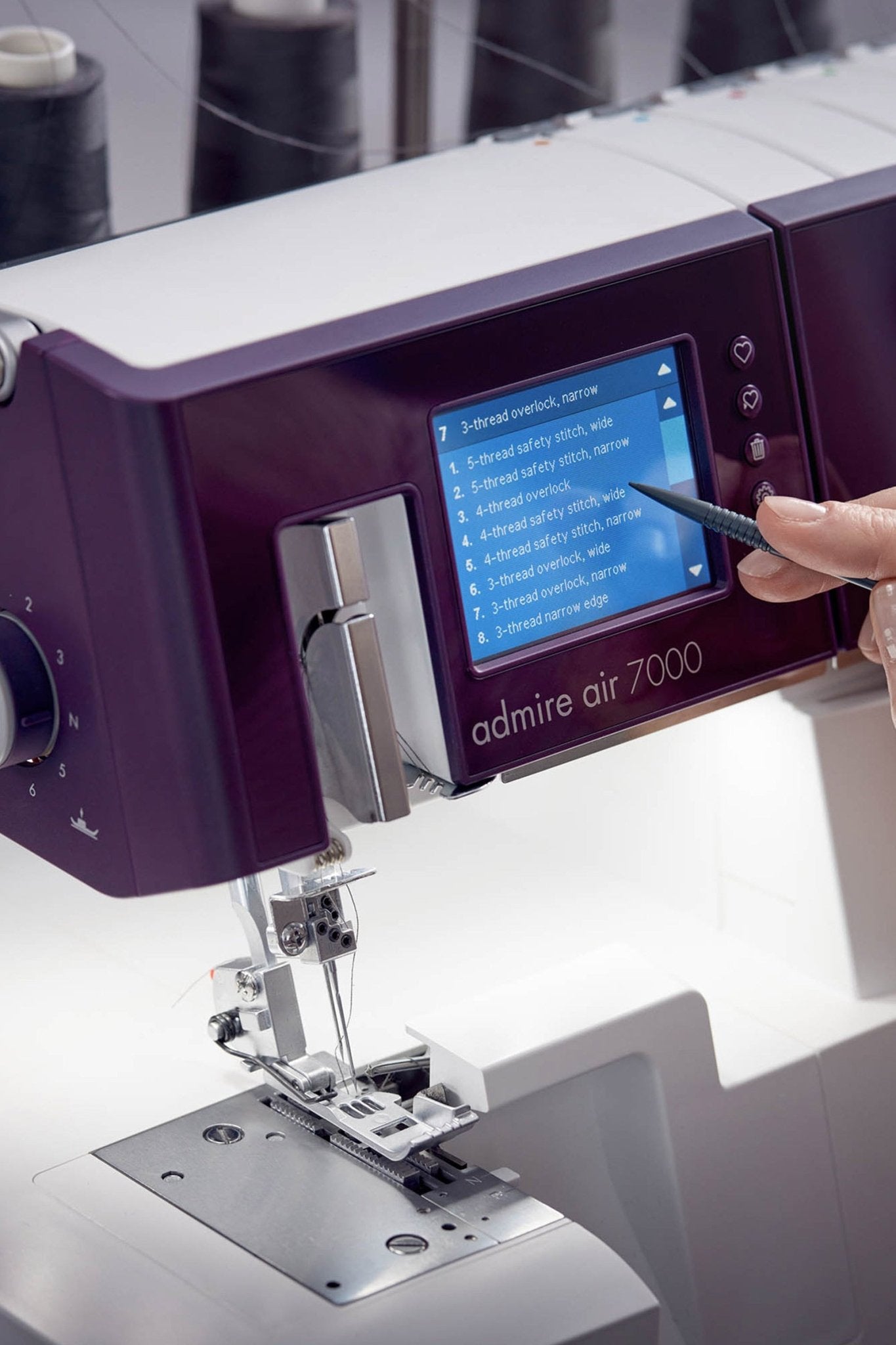 PFAFF admire air 7000 Overlock & Coverlock - Make ma!