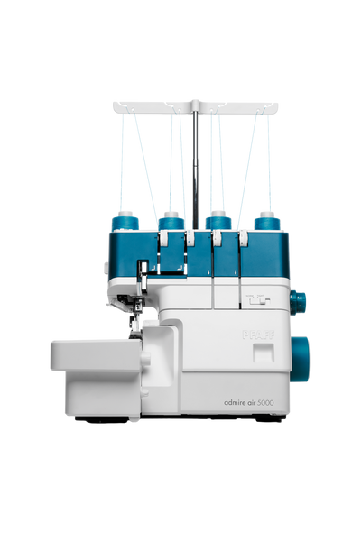 PFAFF admire air 5000 Overlock in gerader Frontansicht, freigestellt ohne Bodenschatten