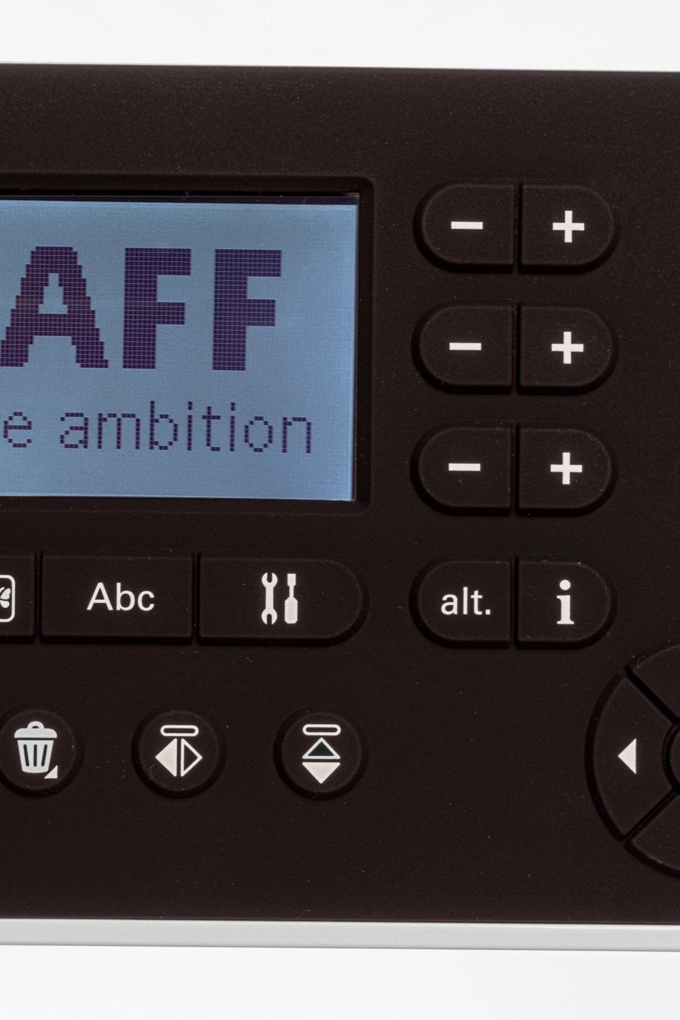 Gros plan sur l’écran et les touches de fonction de la PFAFF creative ambition 640