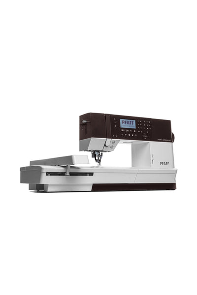 PFAFF creative ambition 640 avec unité de broderie installée