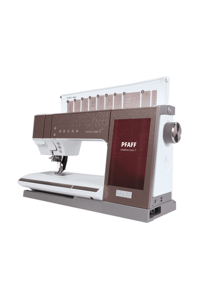 PFAFF creative icon 3 mit geöffnetem Stichdeckel