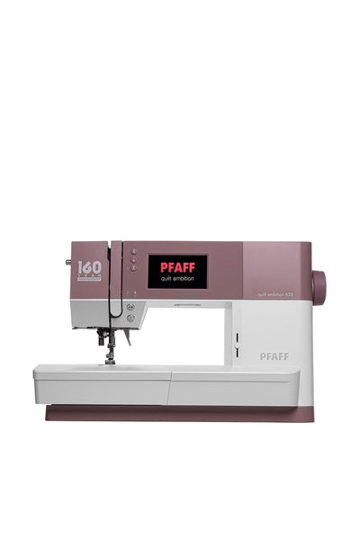 PFAFF quilt ambition 635 symaskine set lige forfra, fritstående uden skygge fra underlaget