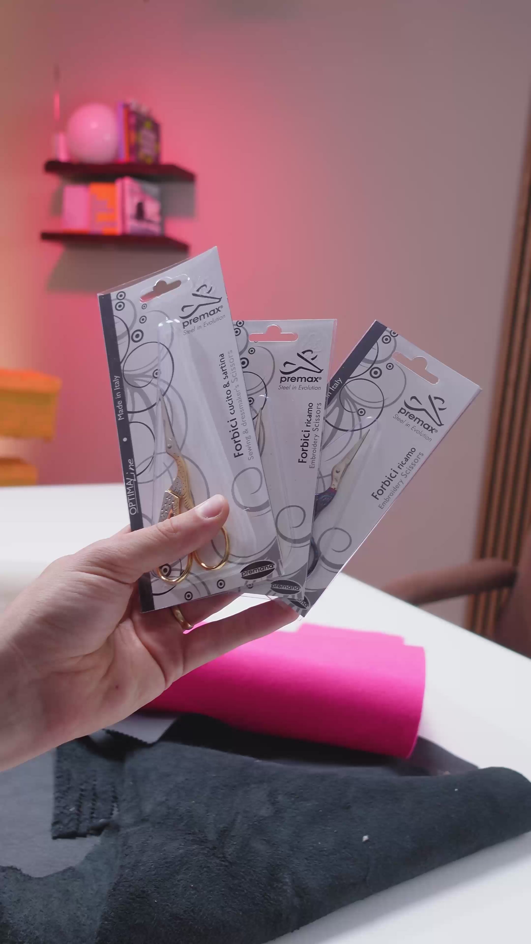 Video laden: Primax Stickschere Storch (gold/farbig) OptimaLine