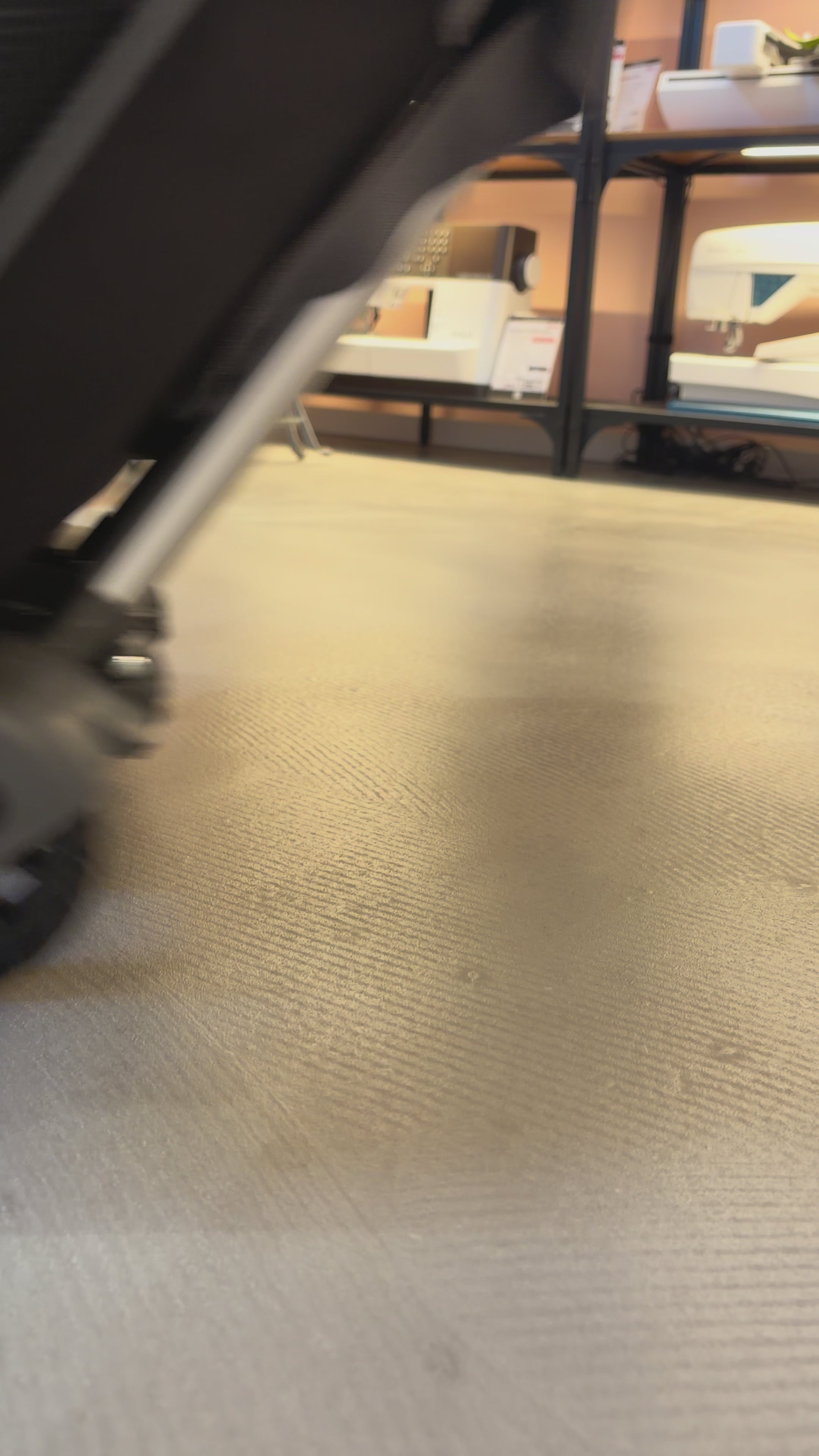 Video laden: Nähmaschinentasche L für Brother, Bernette, Bernina, W6, Singer u.v.m