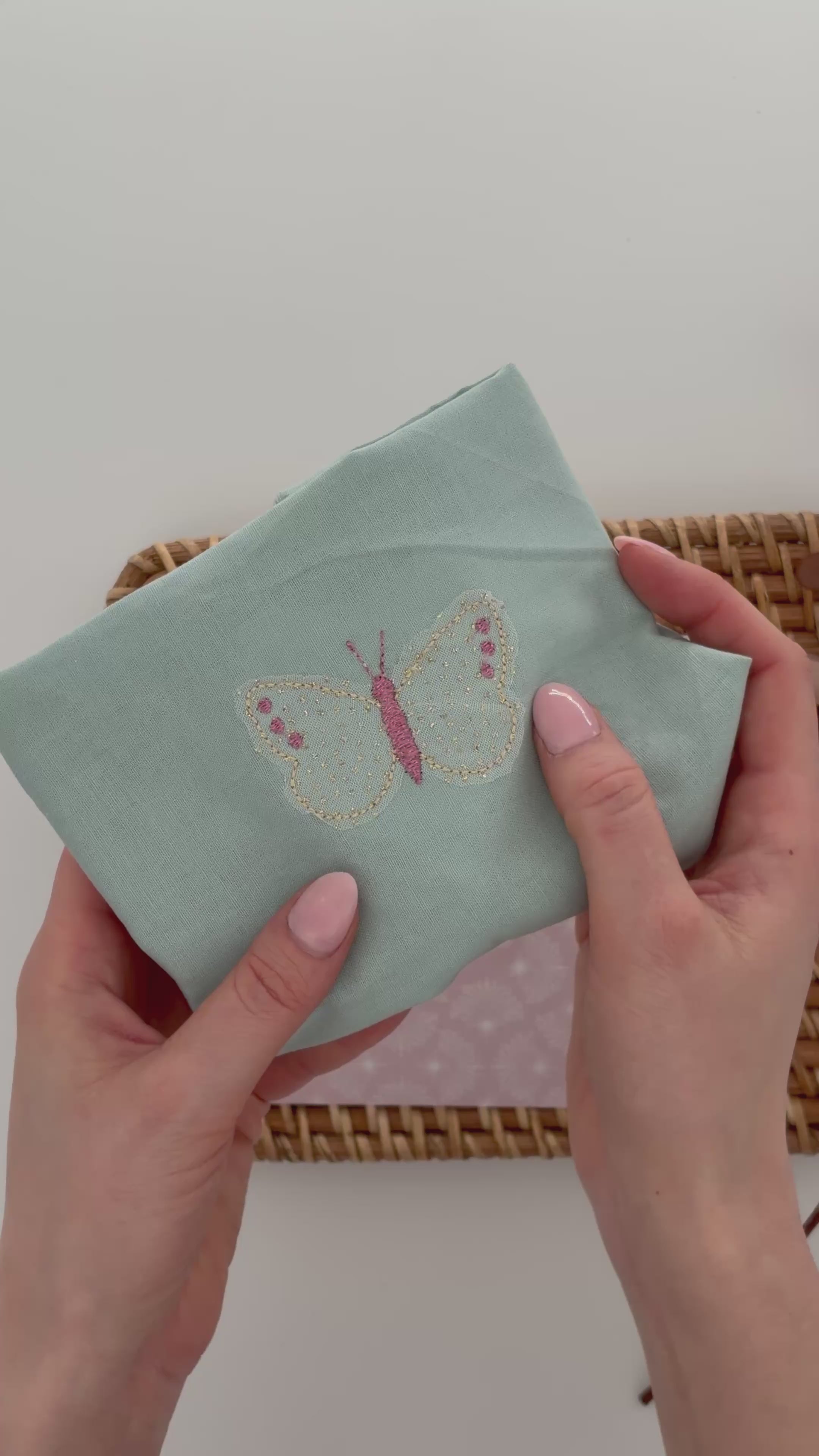 Video laden: Stickdatei Applikation Schmetterling