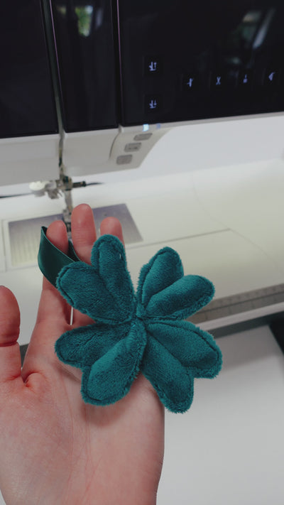 Nähideen zum Neujahr: ein Kleeblatt und ein Glücksschwein nähen