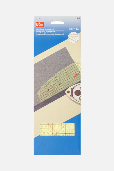Prym Bügellineal transparent 30 × 10 cm (Art.-Nr. 611491) in Originalverpackung, Anwendung am Saum abgebildet.