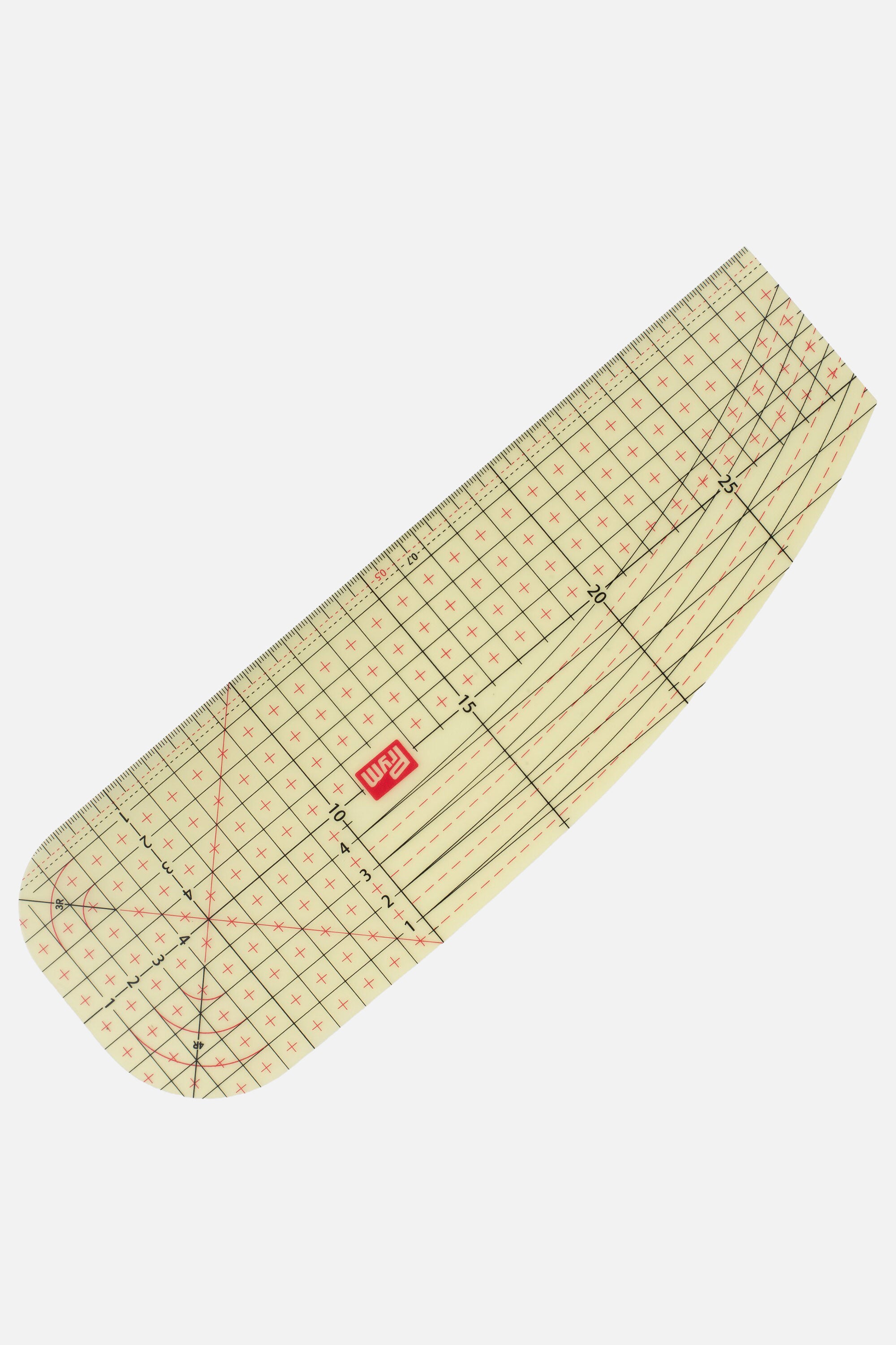 Transparentes Prym Bügellineal 30 × 10 cm freigestellt, mit Skala, Raster und gerundeter Kante.