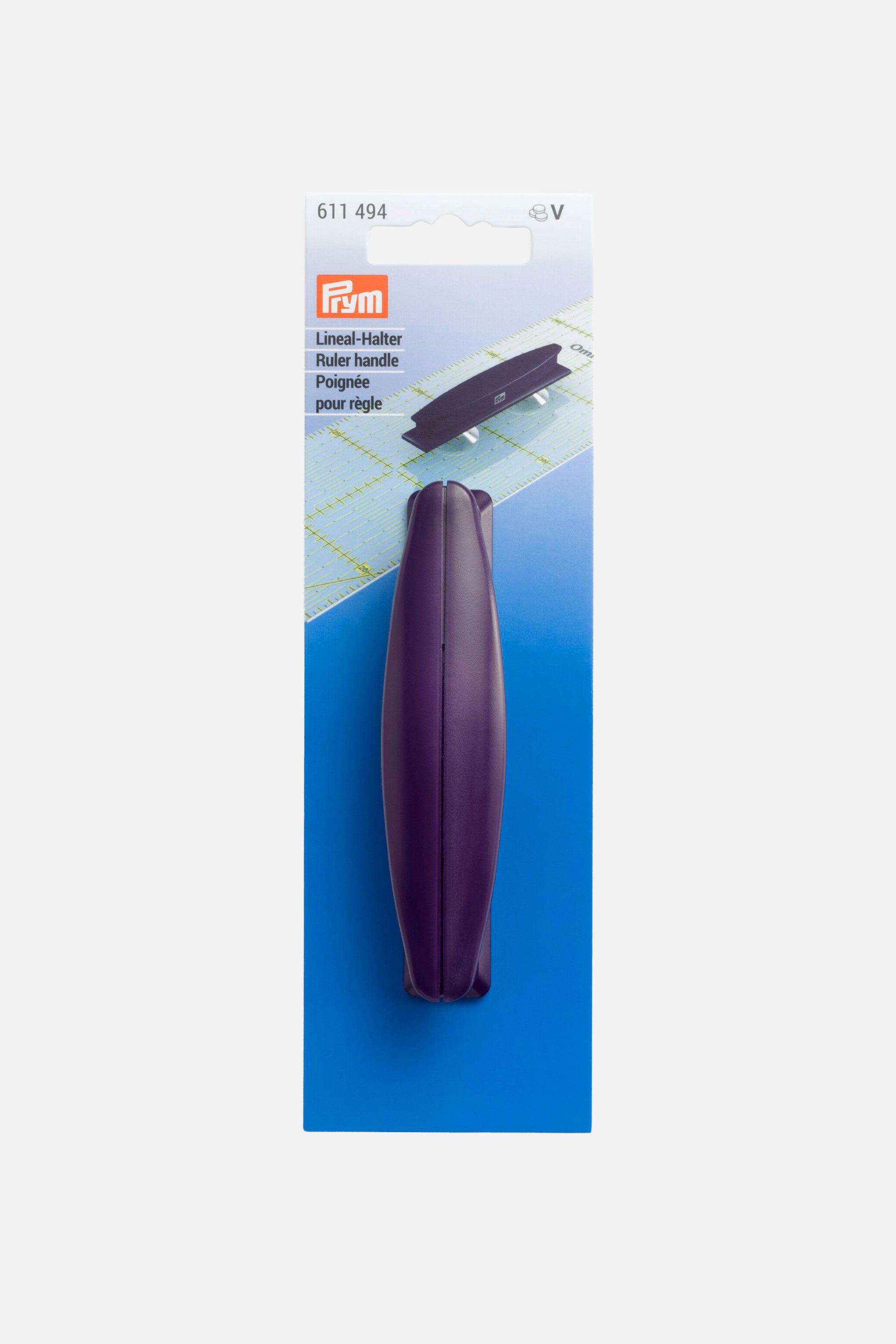 Prym Lineal-Halter (Art.-Nr. 611494) in Originalverpackung, violetter Griff mit Saugnäpfen, abgebildet auf Patchwork-Lineal.