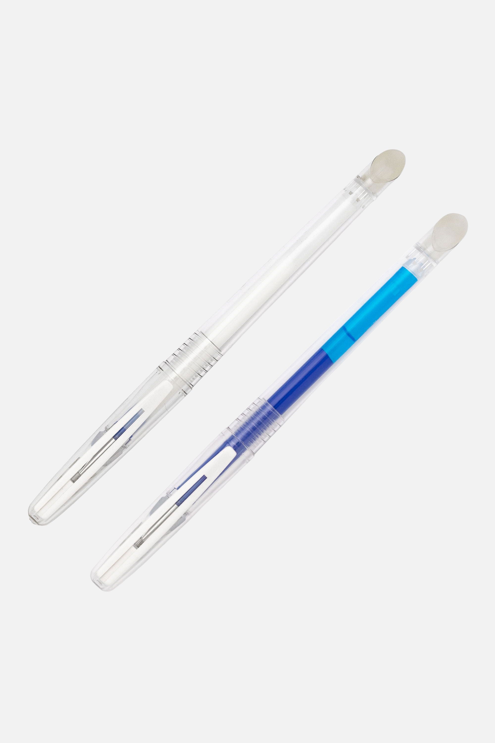 Zwei PRYM THERMO-Trickmarker hitzelöschbar – Markierstifte in Weiß und Blau, freigestellt auf hellem Hintergrund.