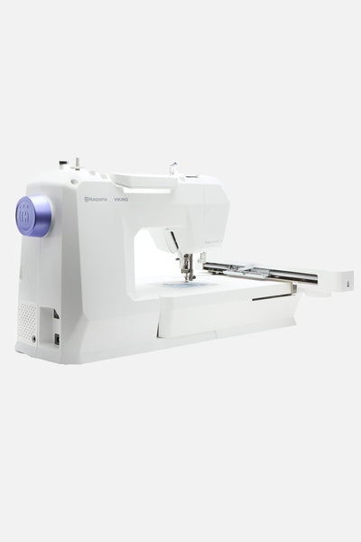 Quartz 29 Husqvarna VIKING (Rückansicht der Stickmaschine)