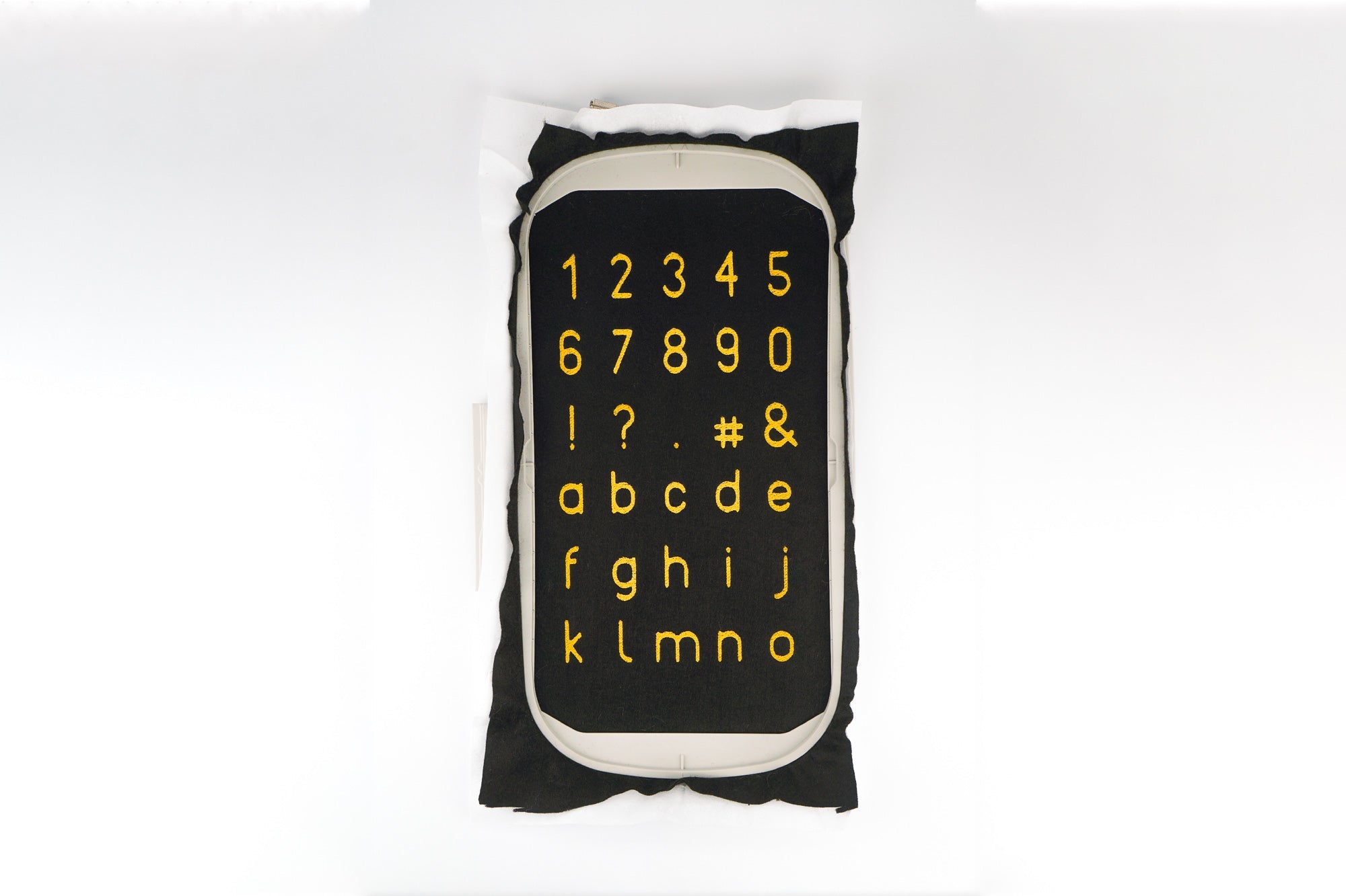 Zahlen, Zeichen und Kleinbuchstaben in diesen Set Stickdateien Buchstaben