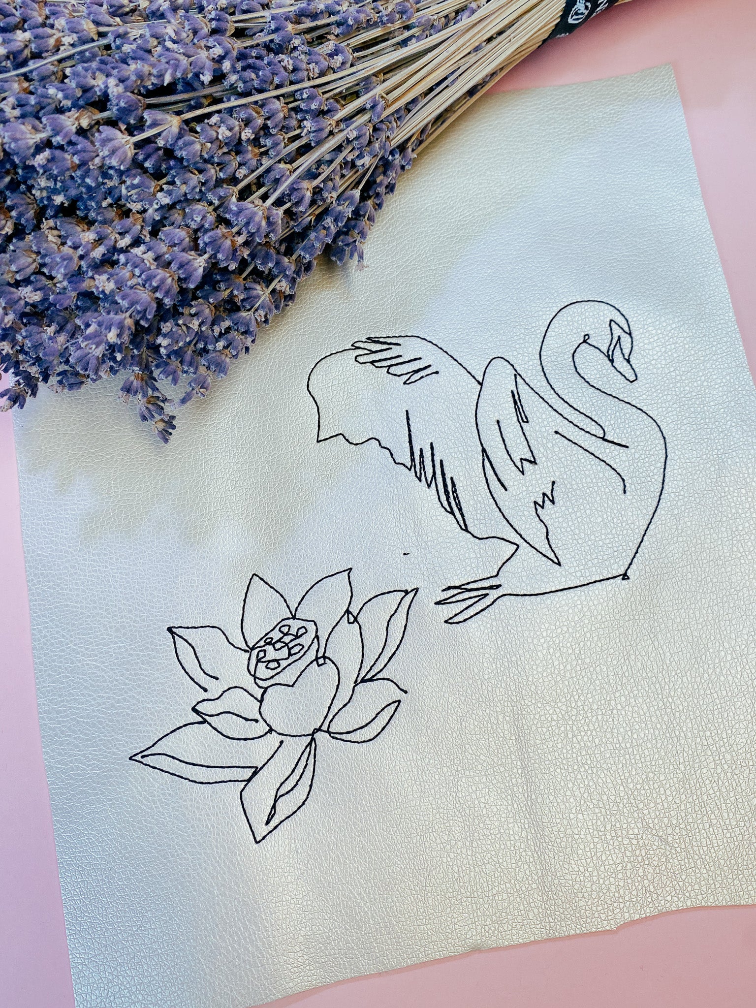 Stickdatei Schwan und Blume