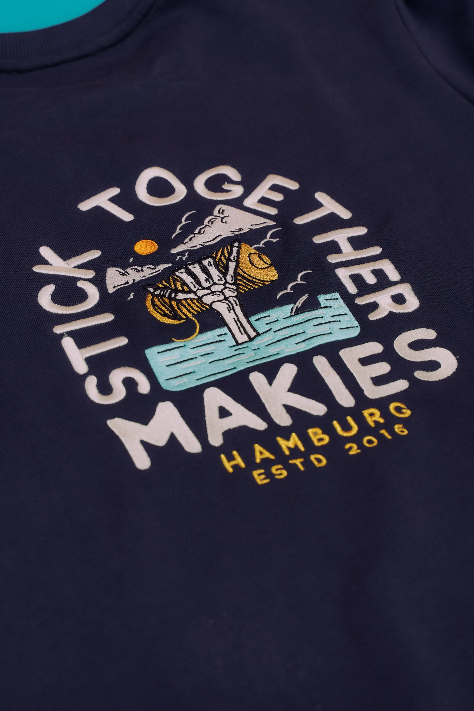 Stickdatei »Stick together Makies« (200x260mm)