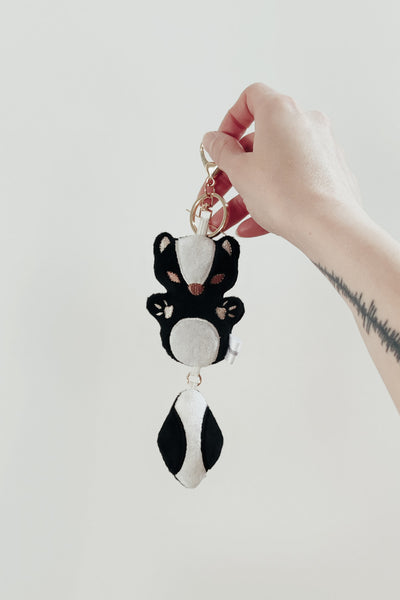 Süße Stickdatei Stinktier für Anhhänger