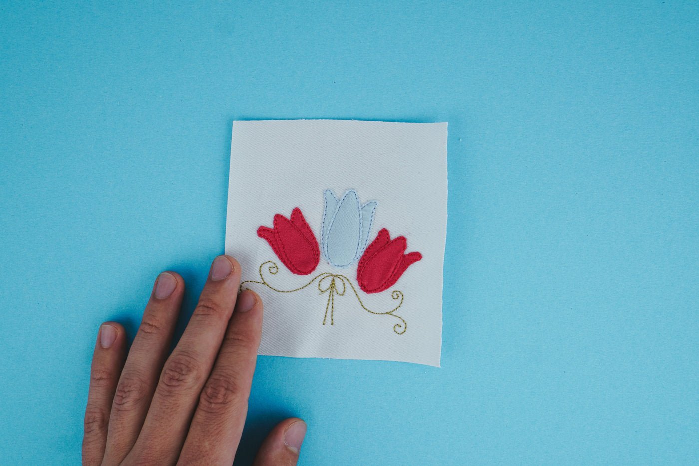 Stickdatei Tulpen mit Ornament