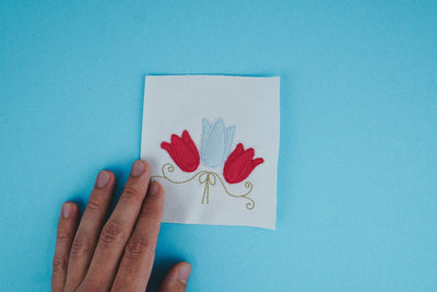 Stickdatei Tulpen mit Ornament