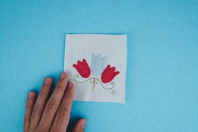 Stickdatei Tulpen mit Ornament