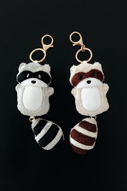 Die ITH Stickdatei Waschbär ist der süßeste Schlüsselanhänger zum Selbermachen